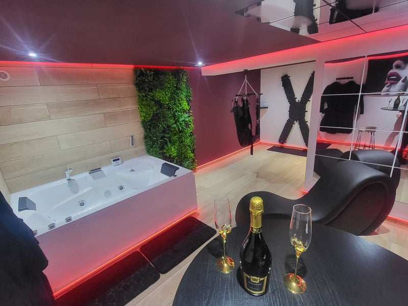 L'incontournable Love Room - Love’nSpa - weekend en amoureux, love rooms avec spa ou jacuzzi privatif3 de L'incontournable Love Room
