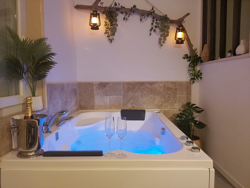 L'instant d'évasion - Love’nSpa - weekend en amoureux, love rooms avec spa ou jacuzzi privatif3 de L'instant d'évasion