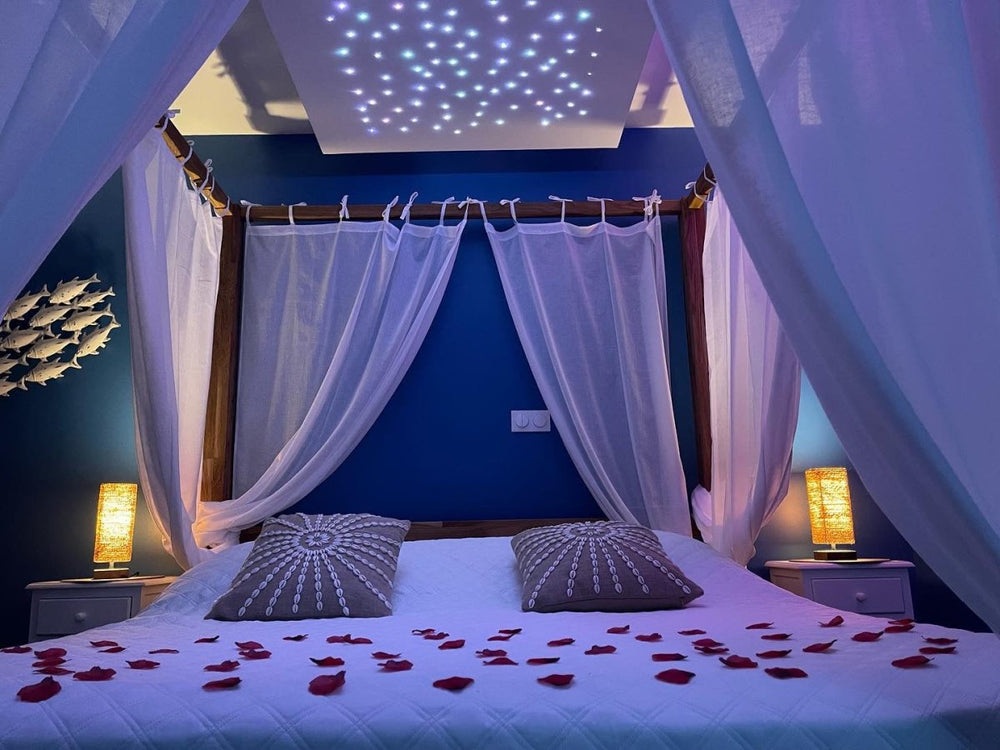 L'INSTANT ROMANTIQUE - Suite Santorin - Love’nSpa - weekend en amoureux, love rooms avec spa ou jacuzzi privatif5 de L'INSTANT ROMANTIQUE - Suite Santorin