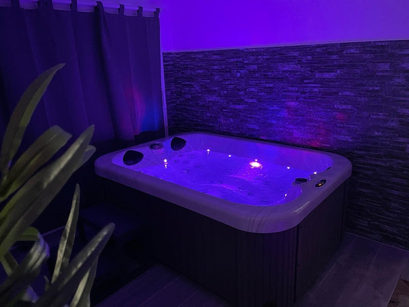 L'INSTANT ROMANTIQUE - Suite Santorin - Love’nSpa - weekend en amoureux, love rooms avec spa ou jacuzzi privatif1 de L'INSTANT ROMANTIQUE - Suite Santorin