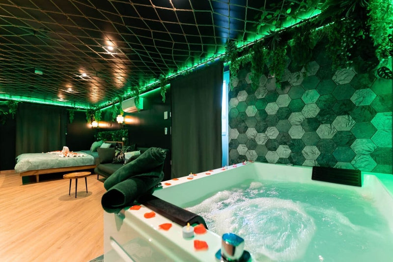 L'oasis tropicale - Love’nSpa - weekend en amoureux, love rooms avec spa ou jacuzzi privatif1 de L'Oasis Tropicale - Love Room, Jacuzzi