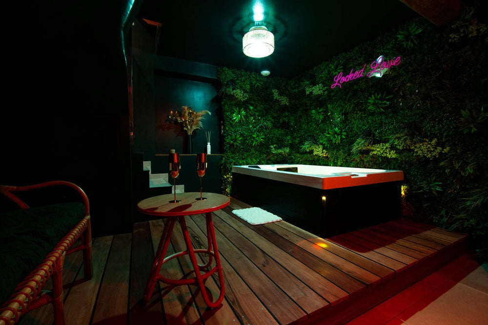Locked loveroom - Love’nSpa - weekend en amoureux, love rooms avec spa ou jacuzzi privatif1 de Locked loveroom