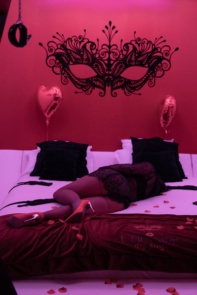 L'Olympe des Sens - APHRODITE • Déesse du désir - Love’nSpa - weekend en amoureux, love rooms avec spa ou jacuzzi privatif24 de L'Olympe des Sens - APHRODITE • Déesse du désir