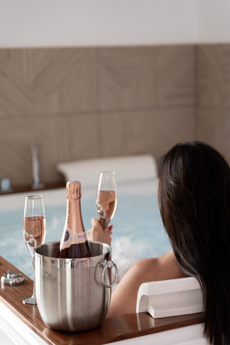 L'Olympe des Sens - HERA • Déesse du mariage - Love’nSpa - weekend en amoureux, love rooms avec spa ou jacuzzi privatif2 de L'Olympe des Sens - VÉNUS