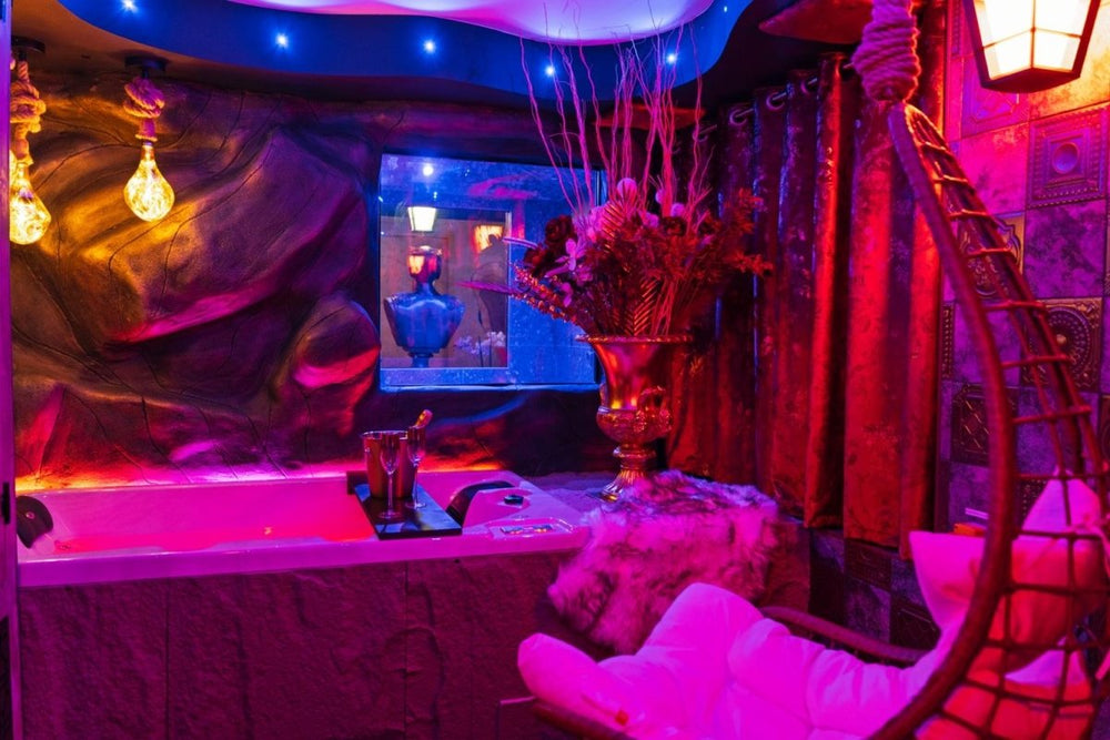 Love And Sex Room - La Romaine - Love’nSpa - weekend en amoureux, love rooms avec spa ou jacuzzi privatif13 de Love And Sex Room - La Romaine