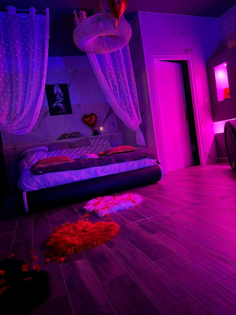 Love Room 66 - Love’nSpa - weekend en amoureux, love rooms avec spa ou jacuzzi privatif1 de Love Room 66