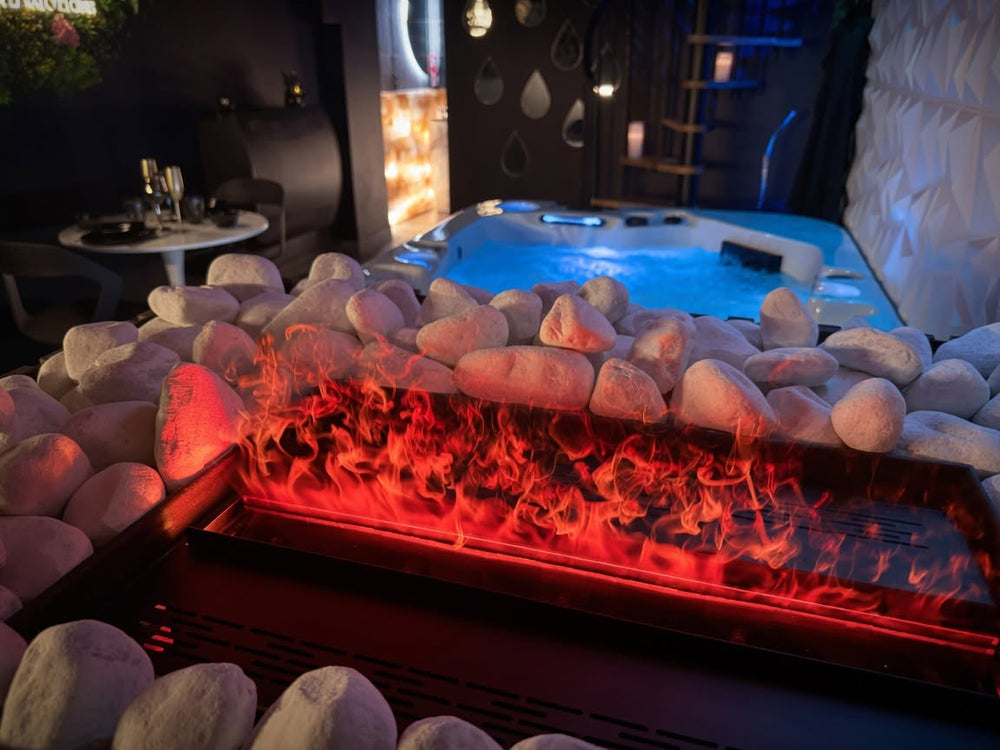 Cheminée au bord du SPA Love room Eros Suite Maison d’émotions et Love Room SPA et Sauna privés à briord — photo 39 de Eros Suite Maison d’émotions et Love Room SPA et Sauna privés