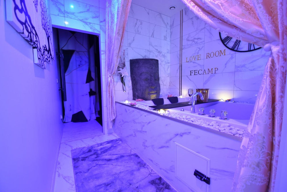 Love Room Fécamp - Appartement 3 - Love’nSpa - weekend en amoureux, love rooms avec spa ou jacuzzi privatif10 de Love Room Fécamp - Appartement 3