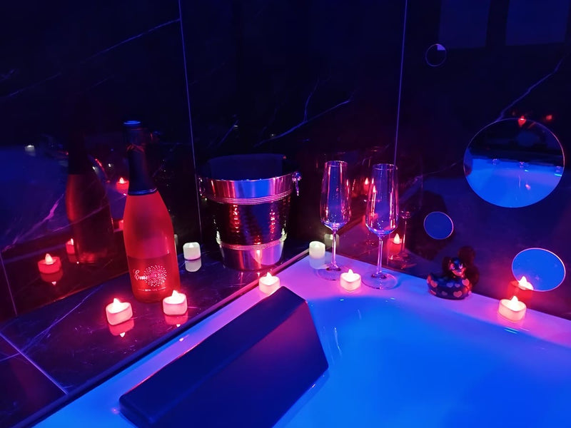 Love - Room, Gîte 4 étoiles, 50 Nuances Romantiques - Love’nSpa - weekend en amoureux, love rooms avec spa ou jacuzzi privatif2 de Love-Room, Gîte 4 étoiles, 50 Nuances Romantiques