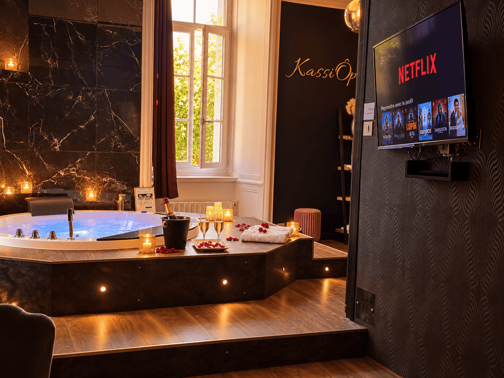 Love room Kastell Ô fil de l’eau - Suite KassiÔpée à Brest — photo 297 de Kastell Ô fil de l’eau - Suite KassiÔpée