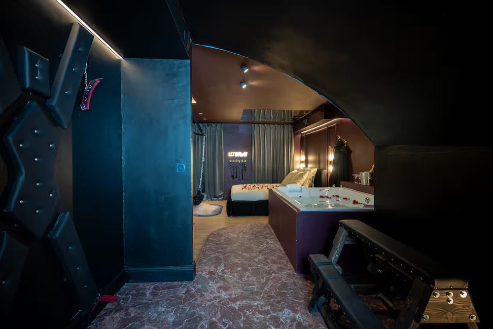 Love Room Luxe – Balnéo – Cinéma - Love’nSpa - weekend en amoureux, love rooms avec spa ou jacuzzi privatif8 de Love Room Luxe – Balnéo – Cinéma