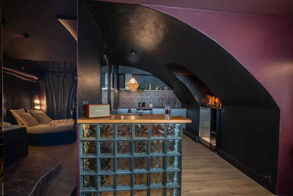 Love Room Luxe – Balnéo – Cinéma - Love’nSpa - weekend en amoureux, love rooms avec spa ou jacuzzi privatif11 de Love Room Luxe – Balnéo – Cinéma