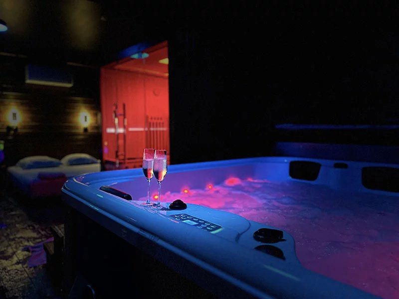 Love room Perpignan - Love’nSpa - weekend en amoureux, love rooms avec spa ou jacuzzi privatif1 de Love room Perpignan