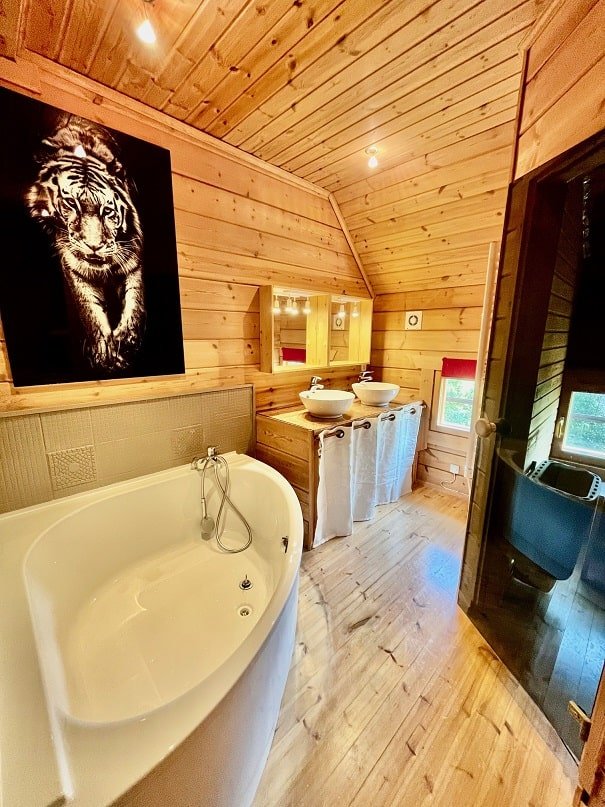 Love room Port Blanc - Love’nSpa - weekend en amoureux, love rooms avec spa ou jacuzzi privatif13 de Love room Port Blanc