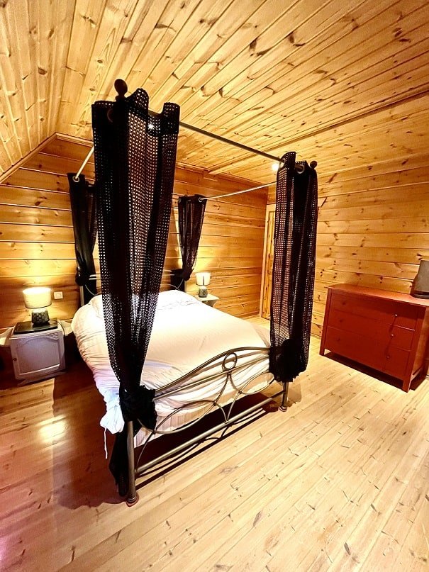 Love room Port Blanc - Love’nSpa - weekend en amoureux, love rooms avec spa ou jacuzzi privatif11 de Love room Port Blanc