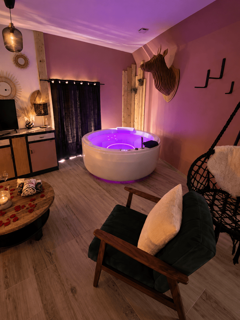 Profitez de la balnéo et de sa chromothérapie pour vos soirées détente7 de Suite Prova