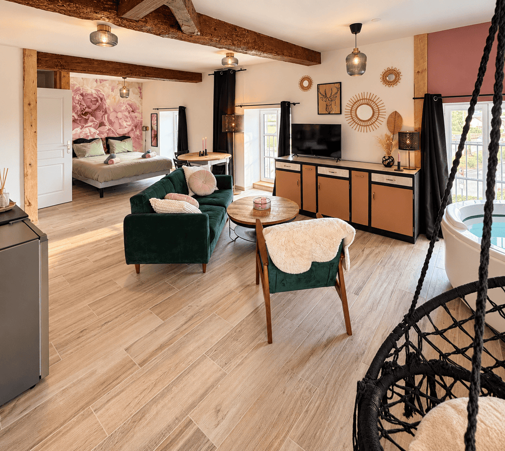 Une suite spacieuse mêlant salon, balnéo et chambre15 de Suite Prova