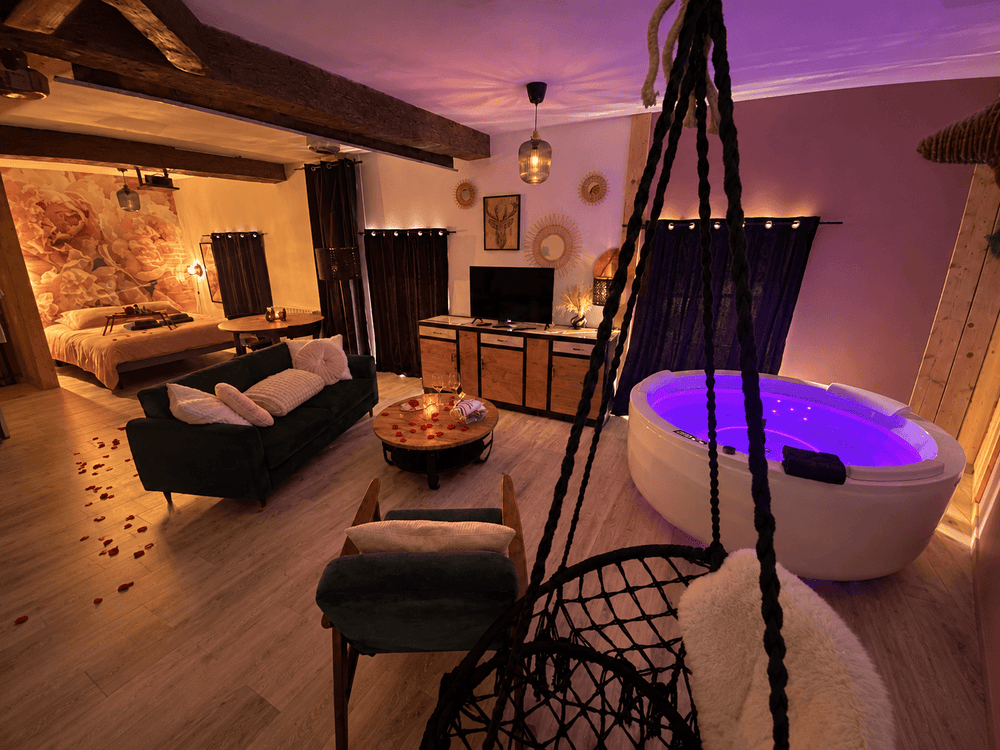 La suite en soirée : balnéo avec chromothérapie et ambiance tamisée12 de Suite Prova