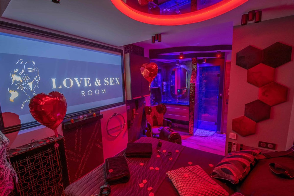 Love & Sex Room - Love’nSpa - weekend en amoureux, love rooms avec spa ou jacuzzi privatif4 de Love And Sex Room - La Boudoir