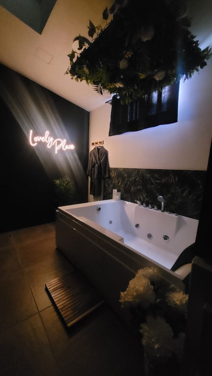 Lovely Place and Spa - Love’nSpa - weekend en amoureux, love rooms avec spa ou jacuzzi privatif1 de Lovely Place and Spa