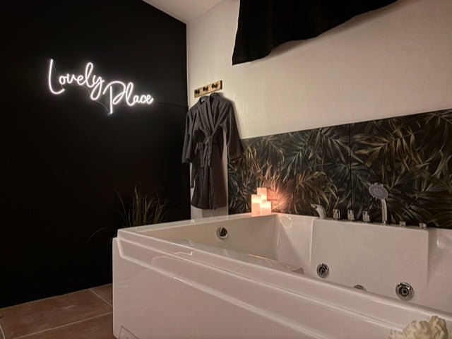 Lovely Place and Spa - Love’nSpa - weekend en amoureux, love rooms avec spa ou jacuzzi privatif8 de Lovely Place and Spa