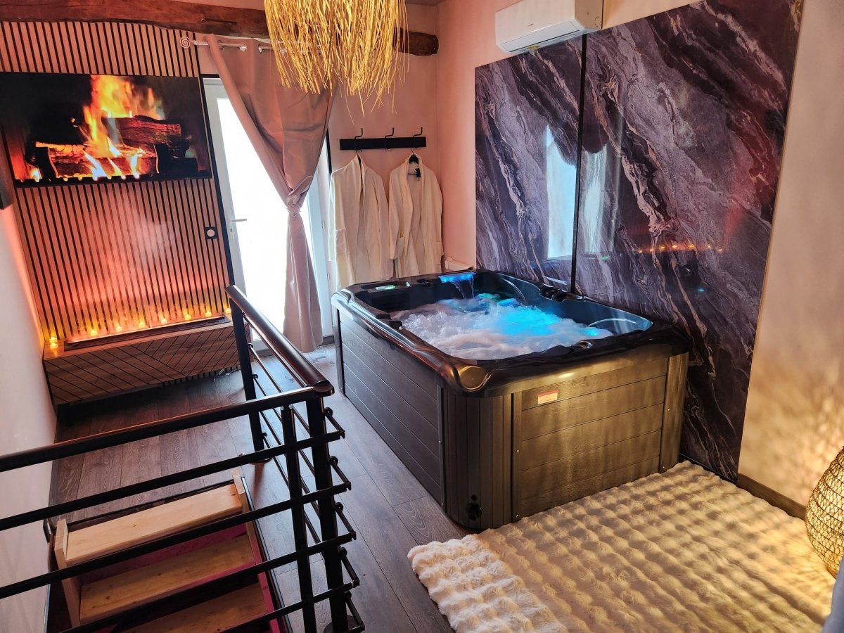 Loveroom L'Instant Précieux - Love’nSpa - weekend en amoureux, love rooms avec spa ou jacuzzi privatifLoveroom L'Instant Précieux