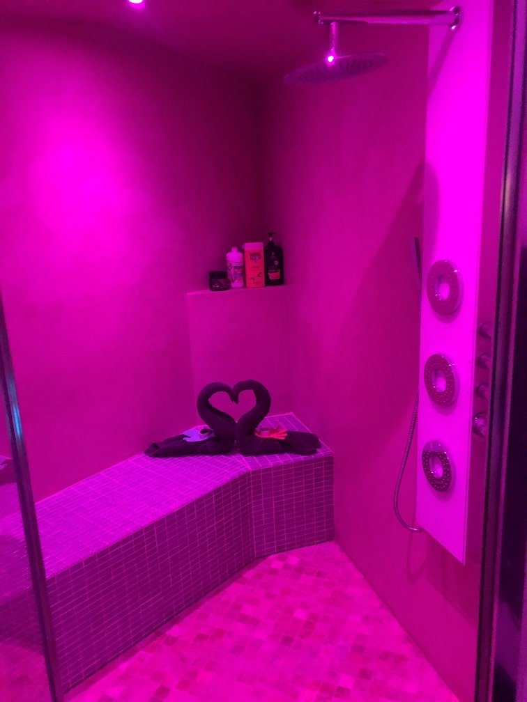 Loveroom Orgon - DREAMS LOVE - Love’nSpa - weekend en amoureux, love rooms avec spa ou jacuzzi privatif6 de Loveroom Orgon - DREAMS LOVE