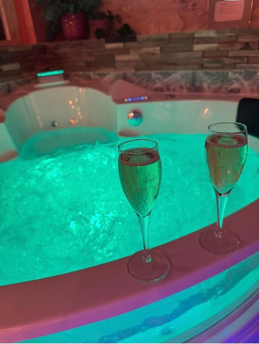 LoveRoom Poitiers Futuroscope - Love’nSpa - weekend en amoureux, love rooms avec spa ou jacuzzi privatif21 de Le Logis d’Agnès – Love Room à 15 min du Futuroscope