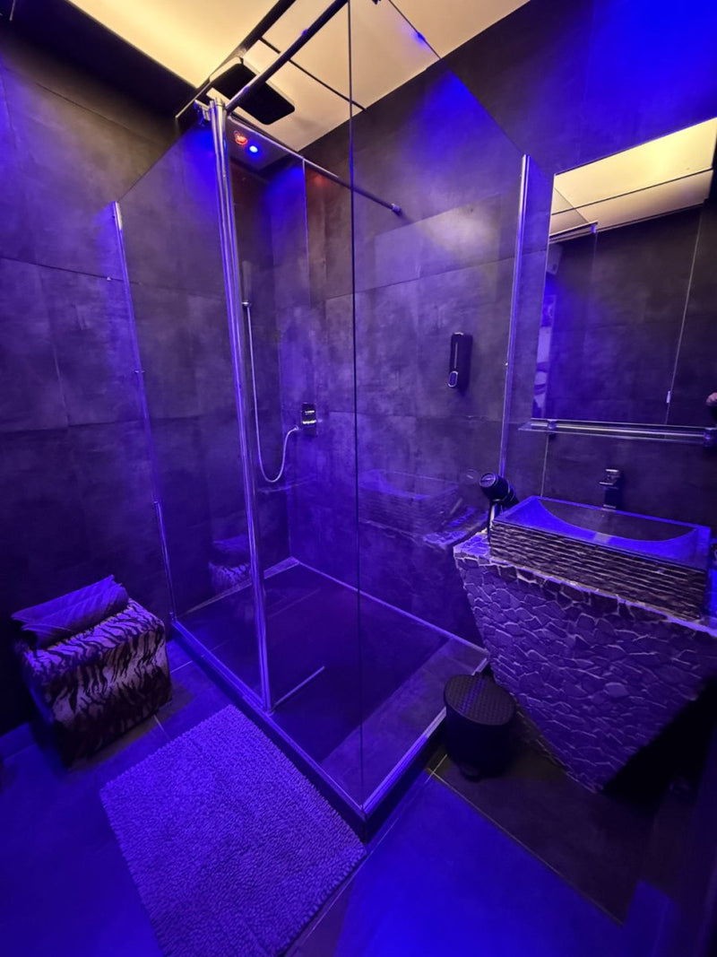 Loveroom Valenciennes - Suite Loveroom - Love’nSpa - weekend en amoureux, love rooms avec spa ou jacuzzi privatif4 de Loveroom Valenciennes