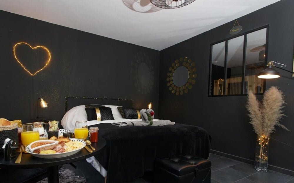 Lover's room Or - Love’nSpa - weekend en amoureux, love rooms avec spa ou jacuzzi privatif10 de Lover's room Or