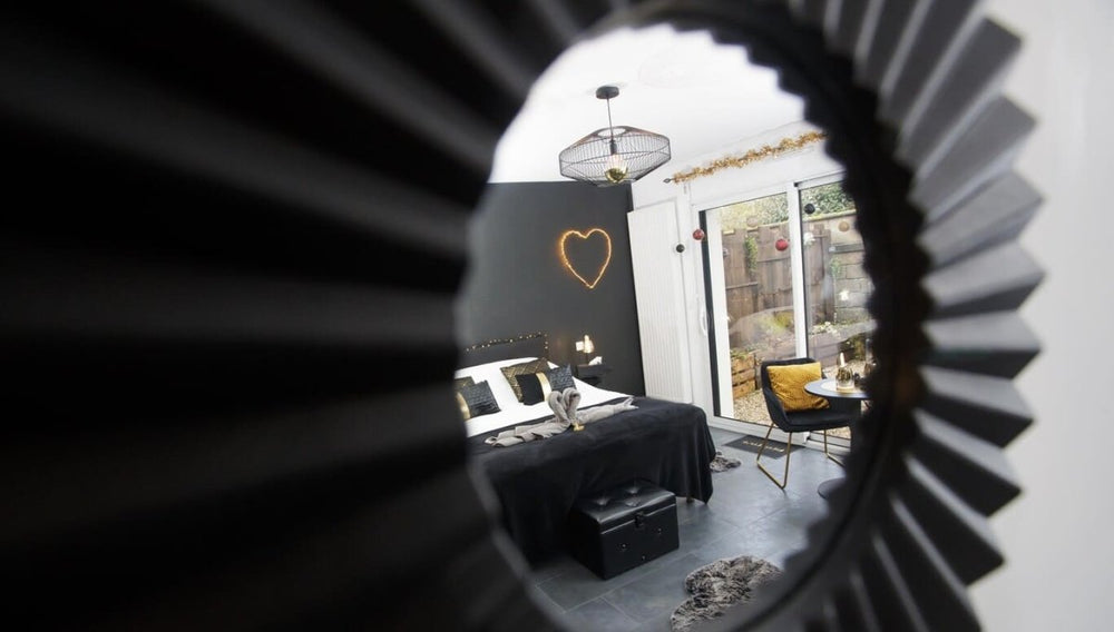 Lover's room Or - Love’nSpa - weekend en amoureux, love rooms avec spa ou jacuzzi privatif7 de Lover's room Or