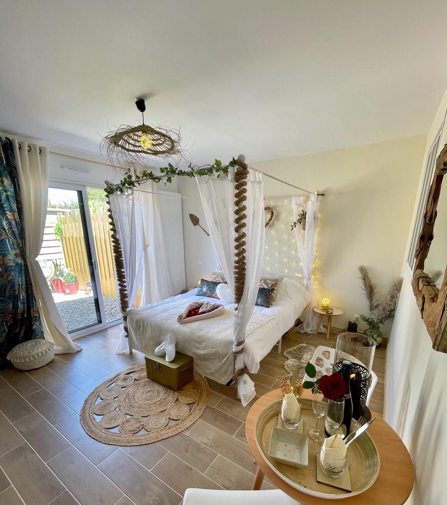 Lover's room Tropic - Love’nSpa - weekend en amoureux, love rooms avec spa ou jacuzzi privatif16 de Lover's room Tropic