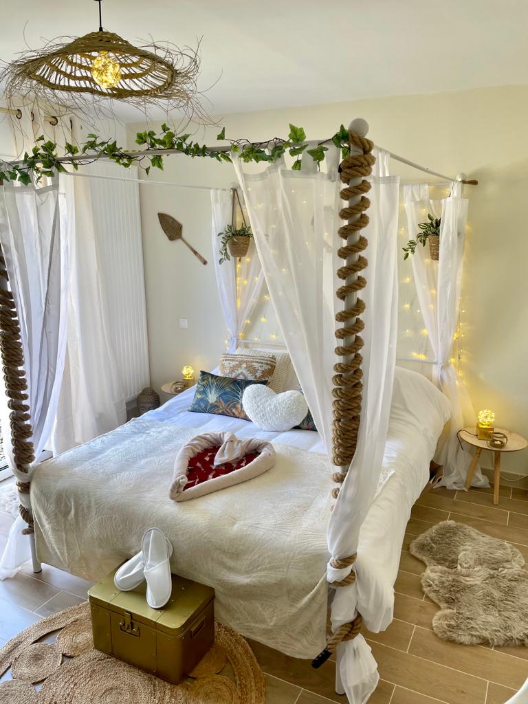 Lover's room Tropic - Love’nSpa - weekend en amoureux, love rooms avec spa ou jacuzzi privatif13 de Lover's room Tropic
