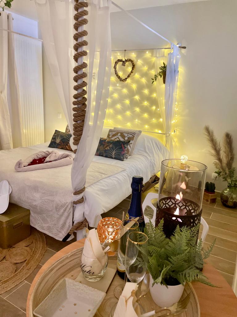 Lover's room Tropic - Love’nSpa - weekend en amoureux, love rooms avec spa ou jacuzzi privatif9 de Lover's room Tropic