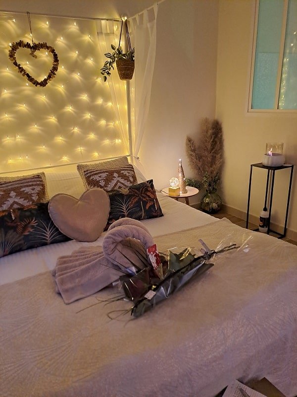 Lover's room Tropic - Love’nSpa - weekend en amoureux, love rooms avec spa ou jacuzzi privatif3 de Lover's room Tropic