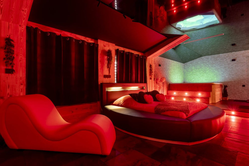 Luxury love room Tentation - Love’nSpa - weekend en amoureux, love rooms avec spa ou jacuzzi privatif1 de Love Room Tentation