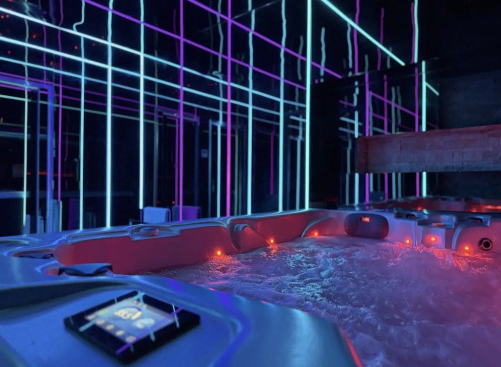 Mirror Room - Love’nSpa - weekend en amoureux, love rooms avec spa ou jacuzzi privatif1 de Mirror Room