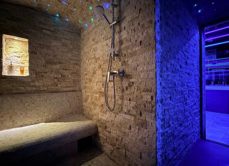 Mirror Room - Love’nSpa - weekend en amoureux, love rooms avec spa ou jacuzzi privatif1 de Mirror Room
