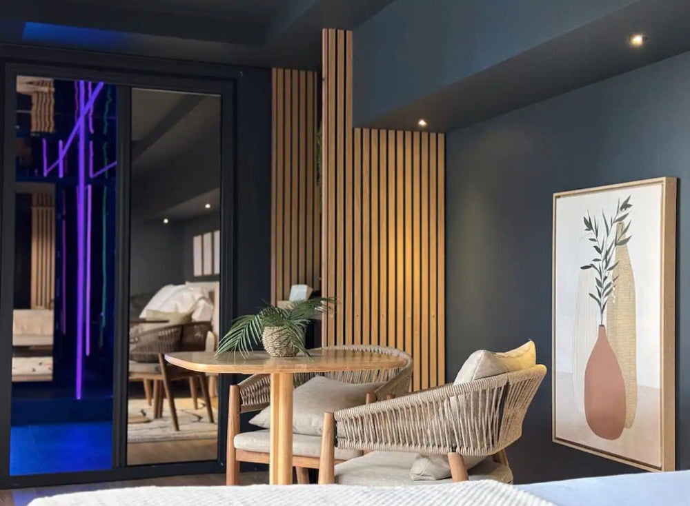 Mirror Room - Love’nSpa - weekend en amoureux, love rooms avec spa ou jacuzzi privatif5 de Mirror Room