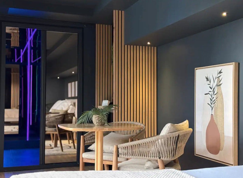Mirror Room - Love’nSpa - weekend en amoureux, love rooms avec spa ou jacuzzi privatif4 de Mirror Room