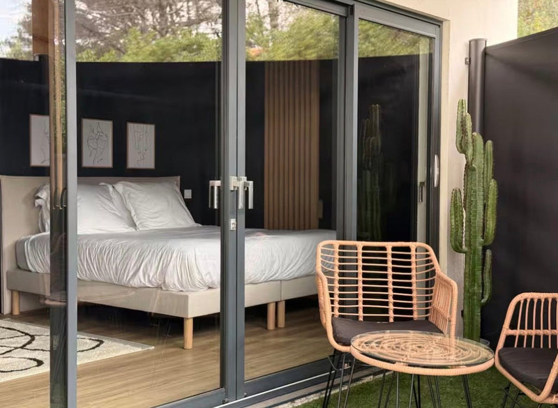 Mirror Room - Love’nSpa - weekend en amoureux, love rooms avec spa ou jacuzzi privatif2 de Mirror Room