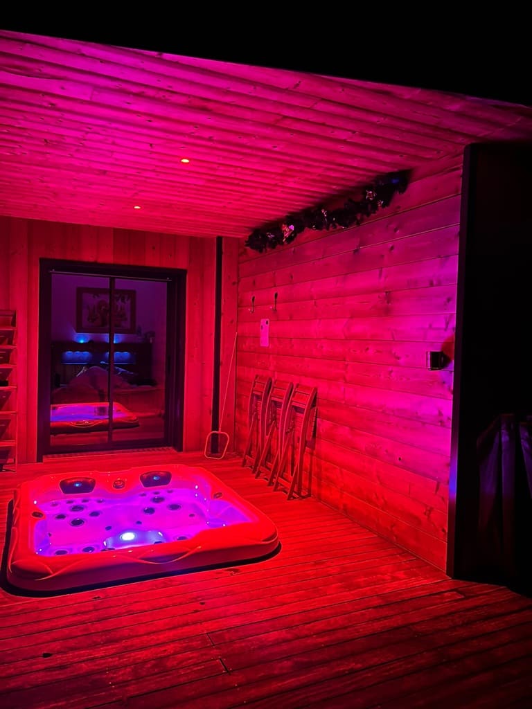 Nature Cottage Vosges - Cottage L'Ecureuil - Love’nSpa - weekend en amoureux, love rooms avec spa ou jacuzzi privatif1 de Nature Cottage Vosges - Cottage L'Ecureuil