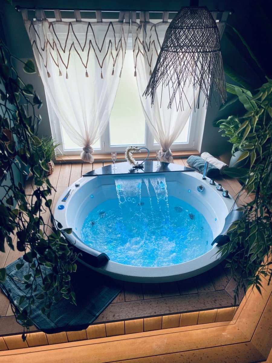 Nid Boisé, HORS DU TEMPS - Love’nSpa - weekend en amoureux, love rooms avec spa ou jacuzzi privatif2 de Nid Boisé, HORS DU TEMPS