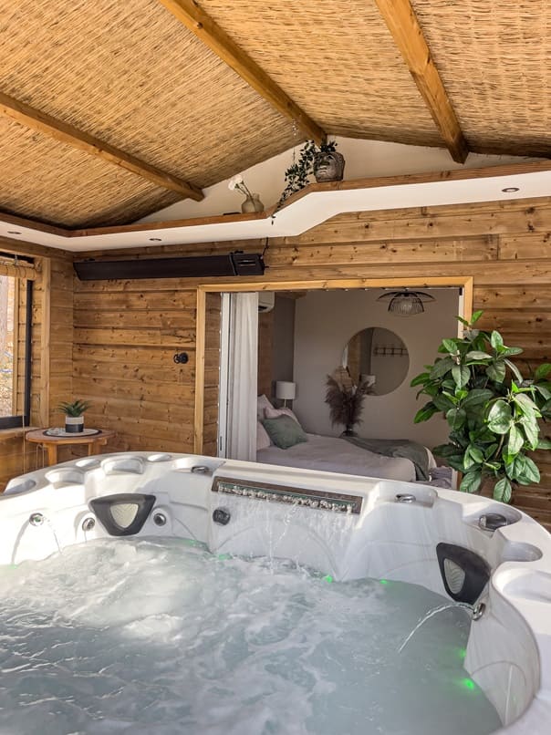 Noemma Chambre de charme - Love’nSpa - weekend en amoureux, love rooms avec spa ou jacuzzi privatif5 de Noemma Chambre de charme