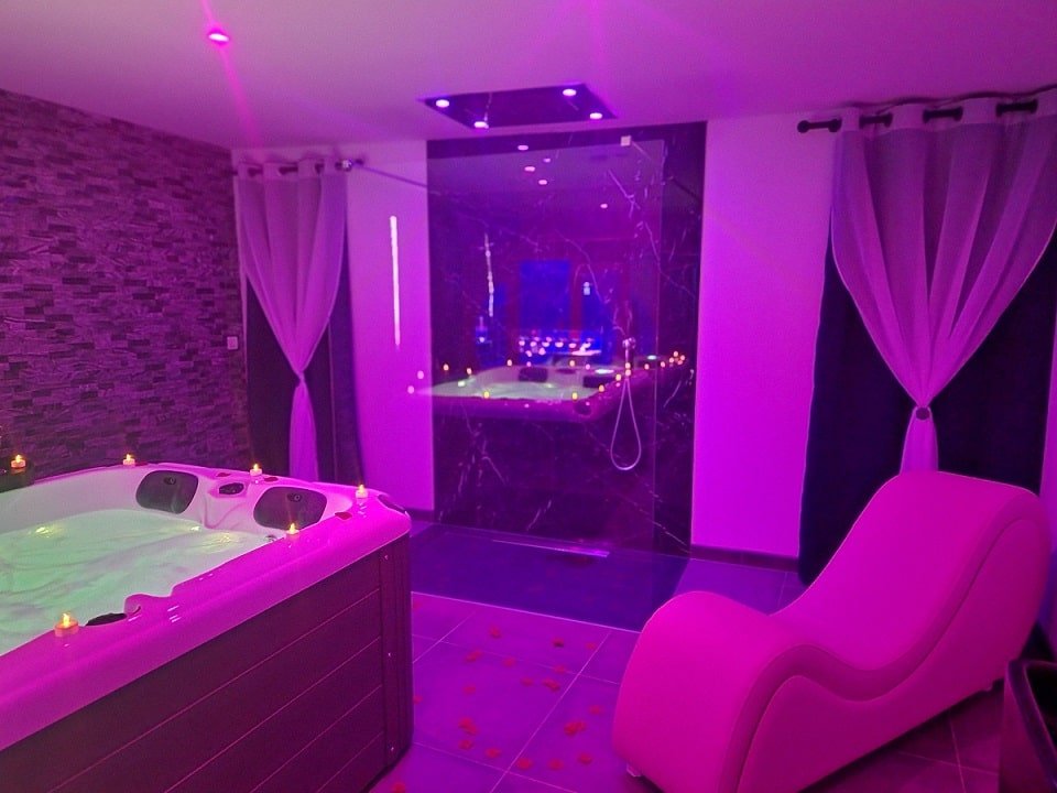 Nuit Blanche - Love’nSpa - weekend en amoureux, love rooms avec spa ou jacuzzi privatifNuit Blanche