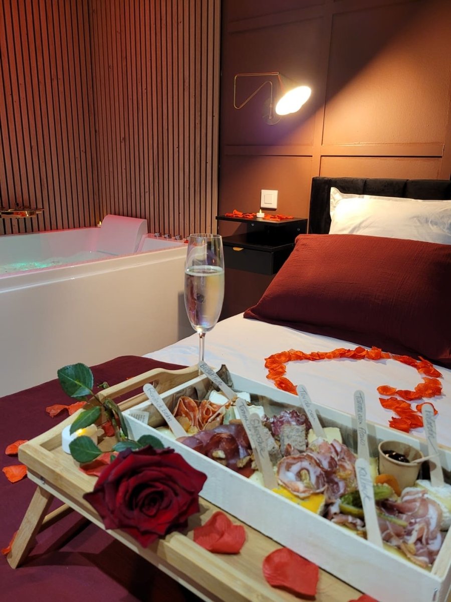 Nuit D'Evasion - Love’nSpa - weekend en amoureux, love rooms avec spa ou jacuzzi privatif1 de Nuit D'Evasion