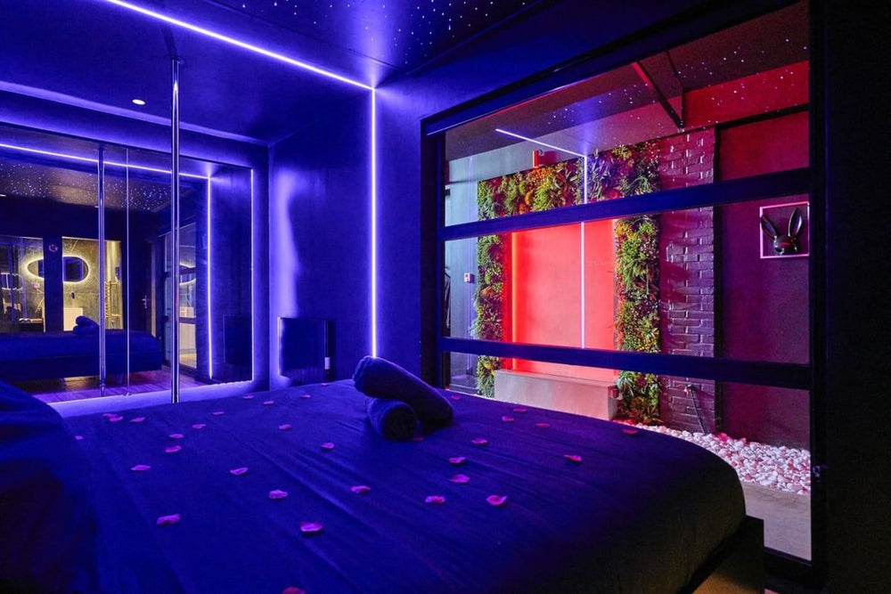 Ô Diable Des Plaisirs - La Dominatrice - Love’nSpa - weekend en amoureux, love rooms avec spa ou jacuzzi privatif10 de Ô Diable Des Plaisirs - La Dominatrice