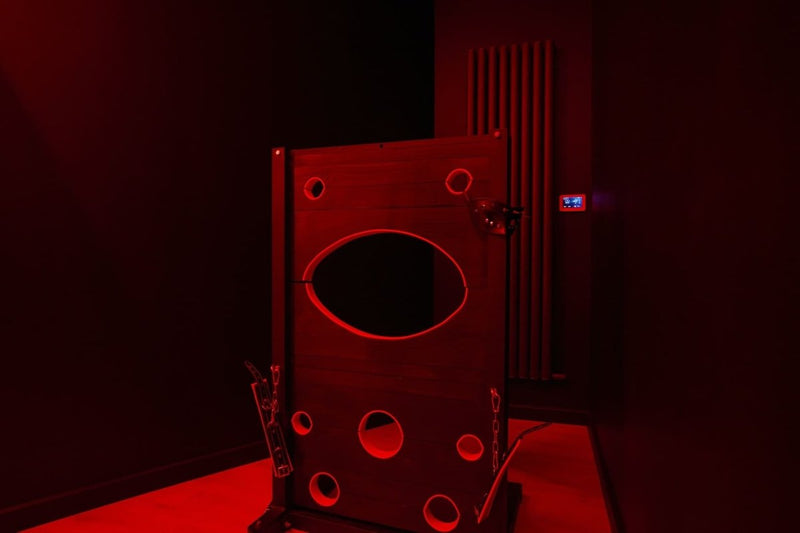 Ô Diable Des Plaisirs - La Soumise - Love’nSpa - weekend en amoureux, love rooms avec spa ou jacuzzi privatif3 de Ô Diable Des Plaisirs - La Soumise