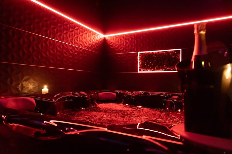 Ô Diable Des Plaisirs - Love’nSpa - weekend en amoureux, love rooms avec spa ou jacuzzi privatif1 de Ô Diable Des Plaisirs - La Dominatrice