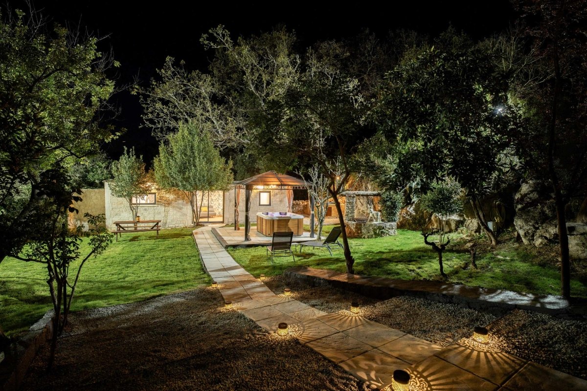 Ô Jacuzzi du Mazet - Love’nSpa - weekend en amoureux, love rooms avec spa ou jacuzzi privatifÔ Jacuzzi du Mazet